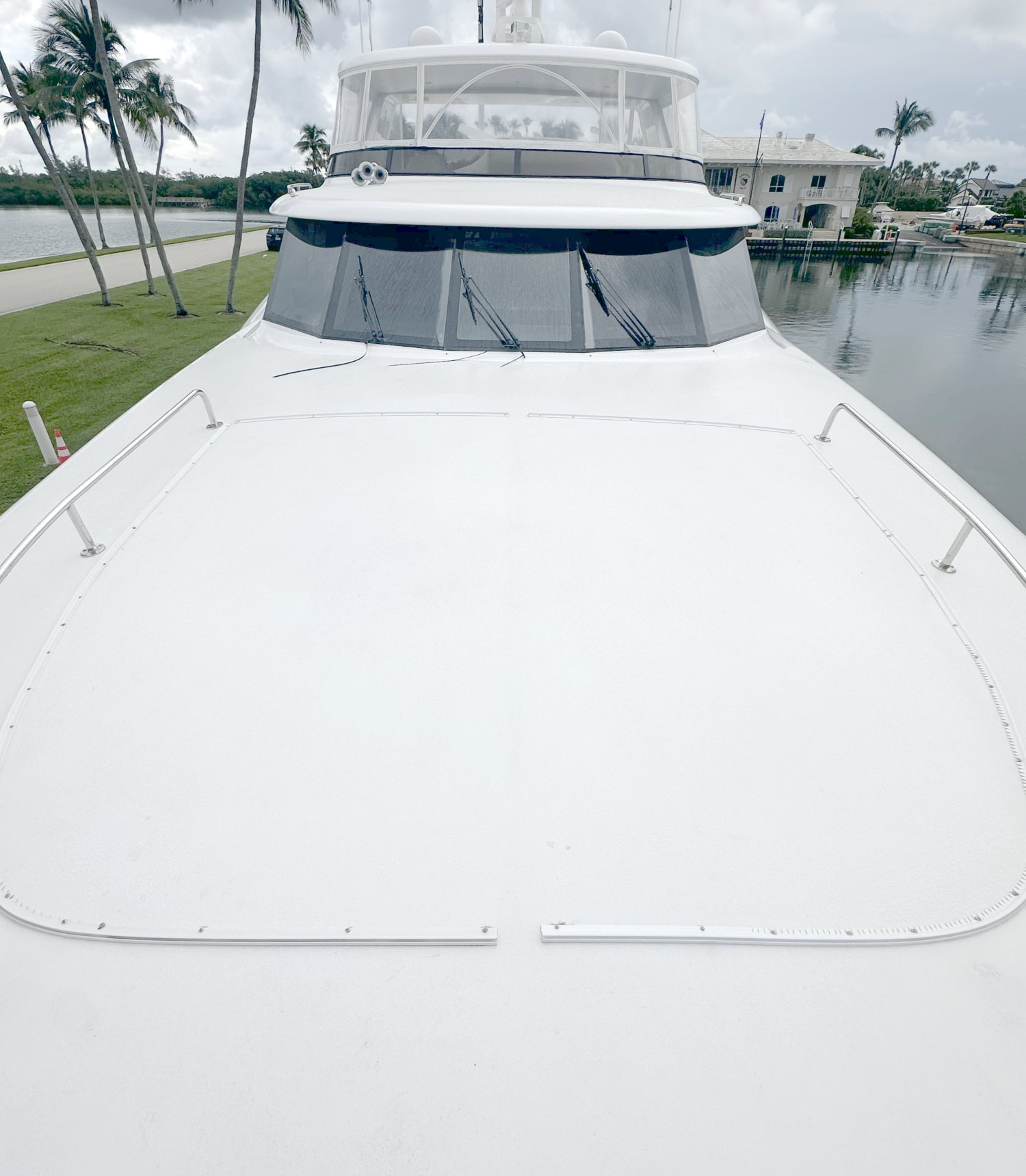 The same boat foredeck clean after a Sea Meadows wash